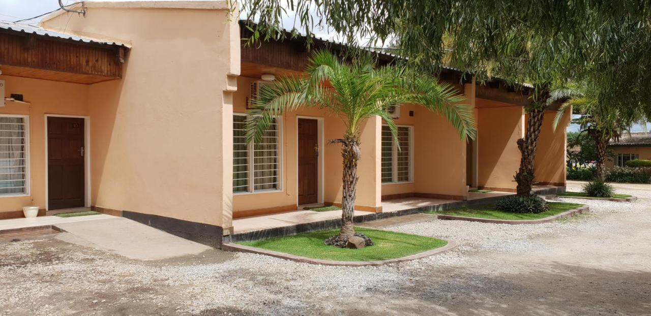 Mwiluzi Motel Ltd Lusaka Ngoại thất bức ảnh