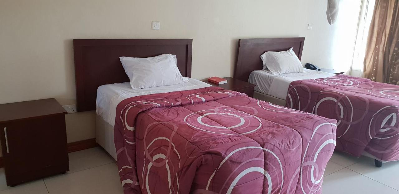 Mwiluzi Motel Ltd Lusaka Ngoại thất bức ảnh