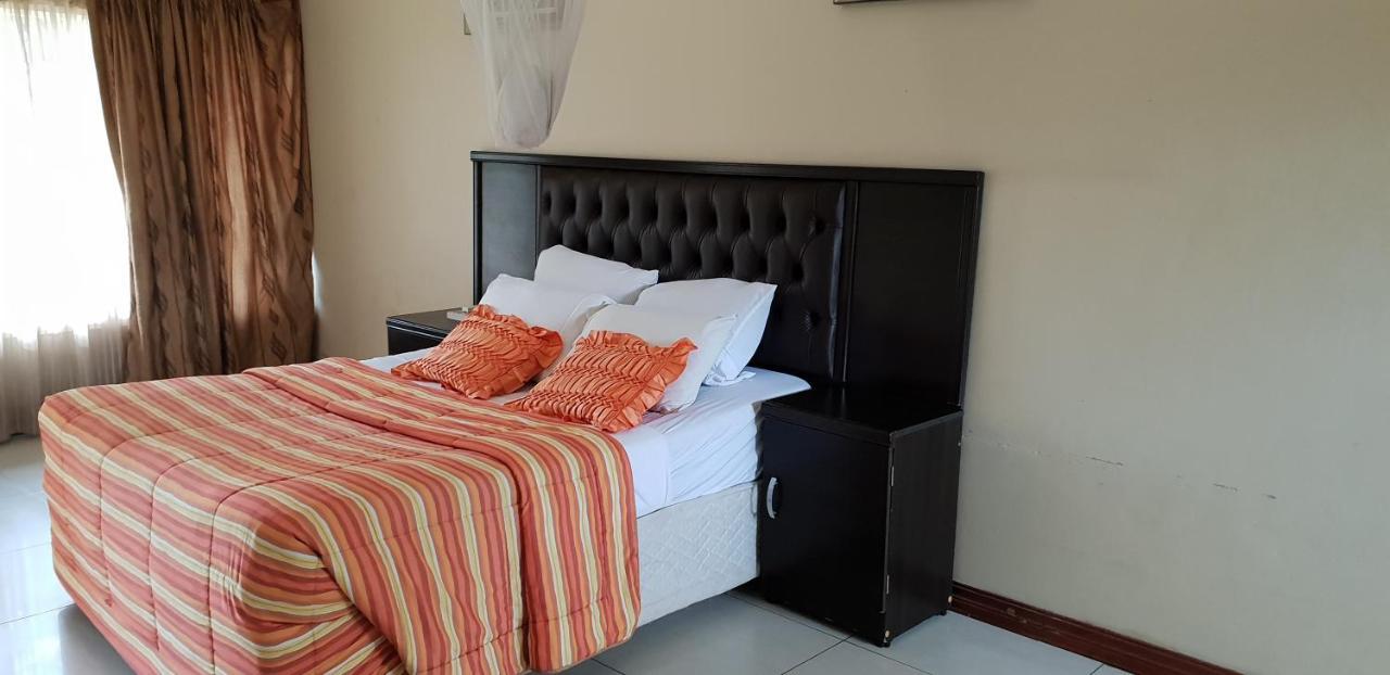 Mwiluzi Motel Ltd Lusaka Ngoại thất bức ảnh